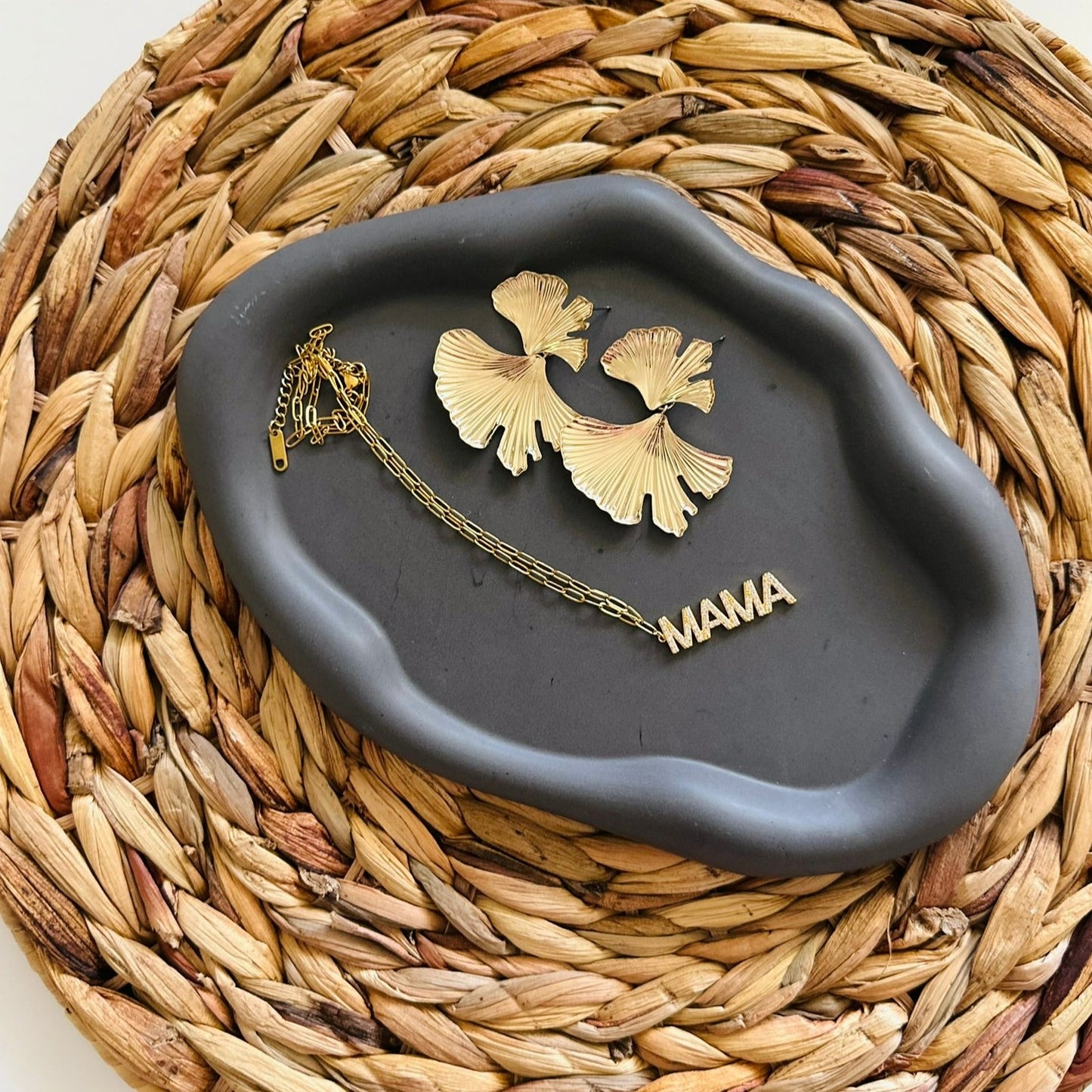 Irregular Oval Shape Tray - Jesmonite Eco-friendly Resin